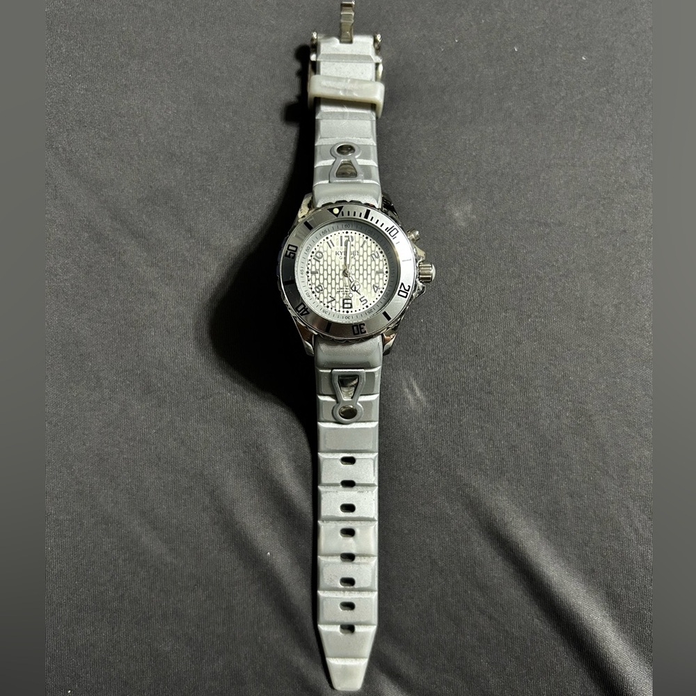 Kyboe! Woman’s watch.
